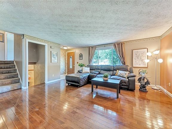 4th image of 410 Linden Dr