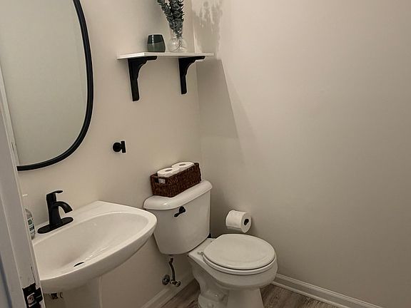 4th image of 303 Dalton Ct