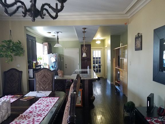 5th image of 2310 W Arthur Ave