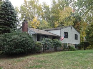 98 Suzanne Cir, Trumbull, CT 06611