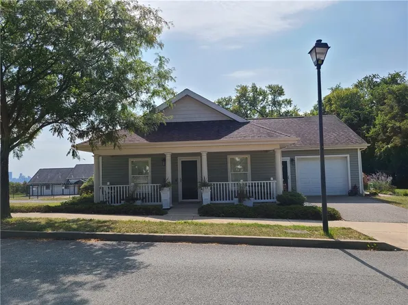 136 S Pleasant Ridge Rd, Mc Kees Rocks, PA 15136