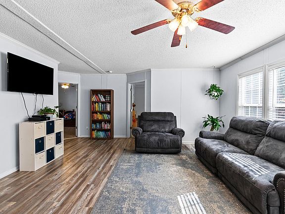 3rd image of 366 Victoria Dr