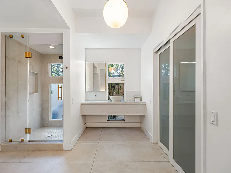 17042 Lisette St — Photo 10