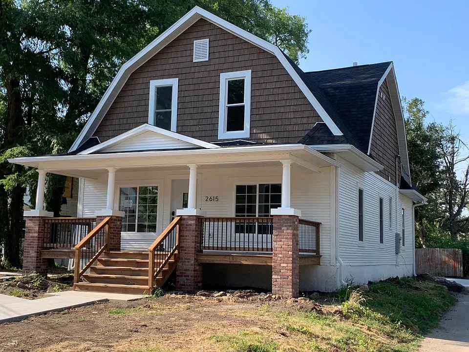 2615 Cottage Grove Ave