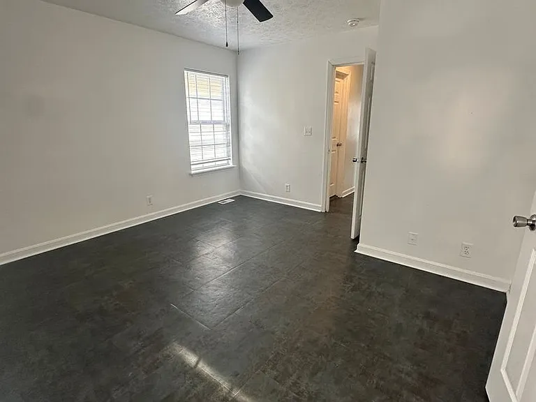 4220 Sunset Ave — Photo 8