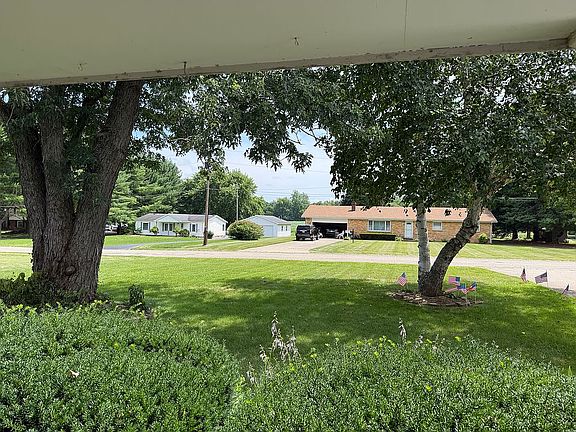 5th image of 7200 W Farmdale Dr