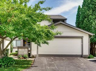 2538 Honeysuckle Ln, Rolling Meadows, IL 60008