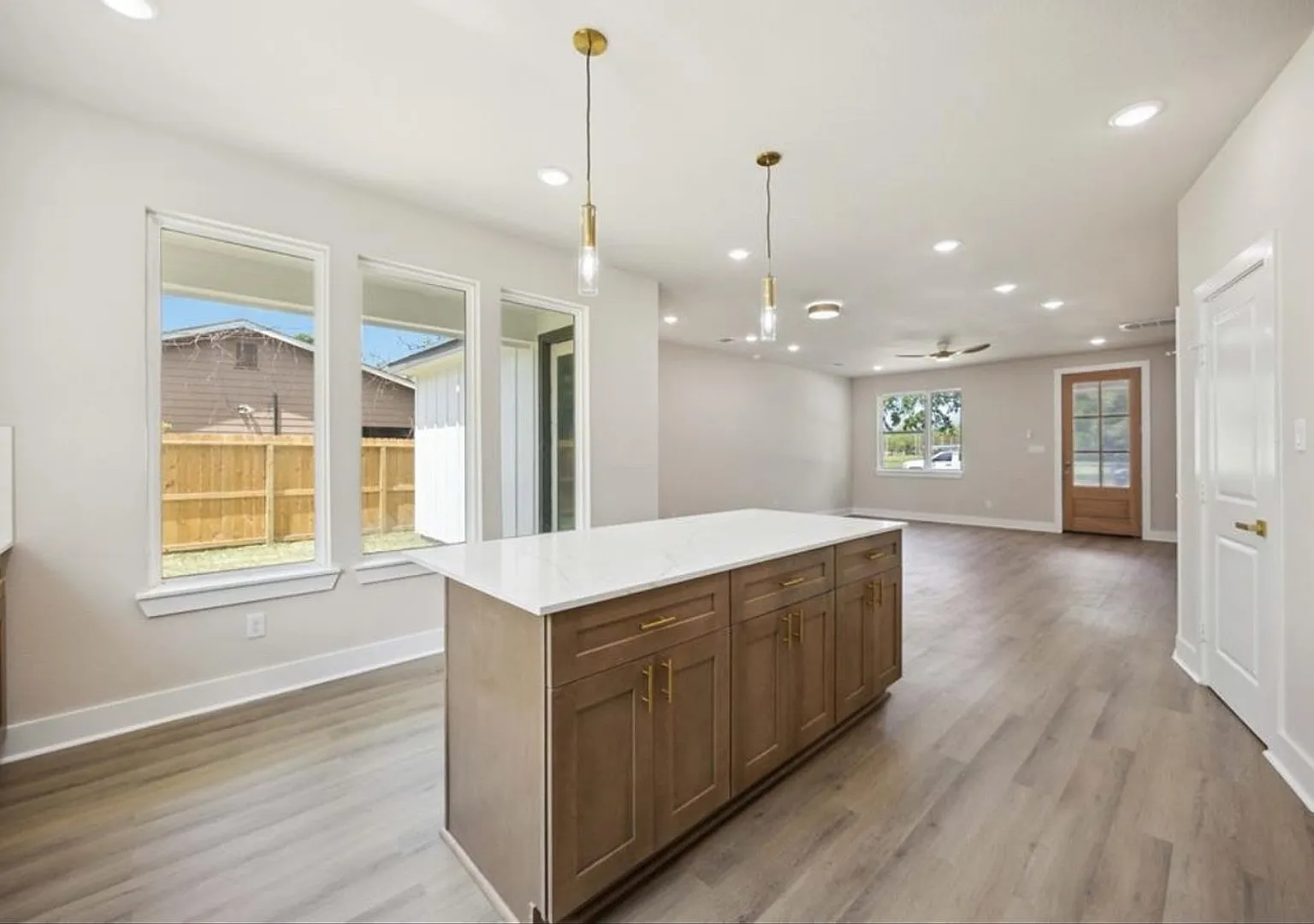 Charming 3BR Townhome in Houston — Photo 2