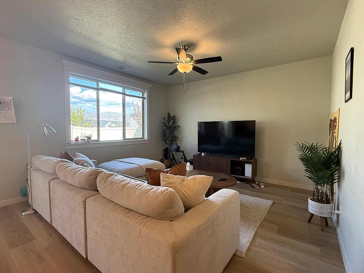 Building Photo - 2252 E Tiger Lily Dr