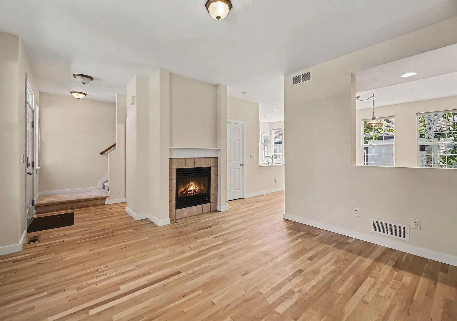 Stunning Lafayette Townhouse - 2 beds and 3 baths - Available NOW! — Photo 3
