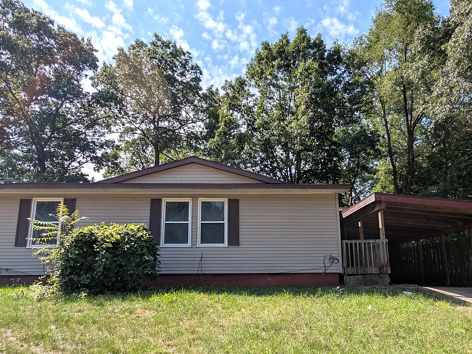 695 E Summit Ave