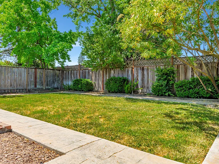 1228 Ruby St — Photo 28