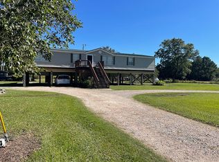 1179 White Plains Rd, Engelhard, NC 27824