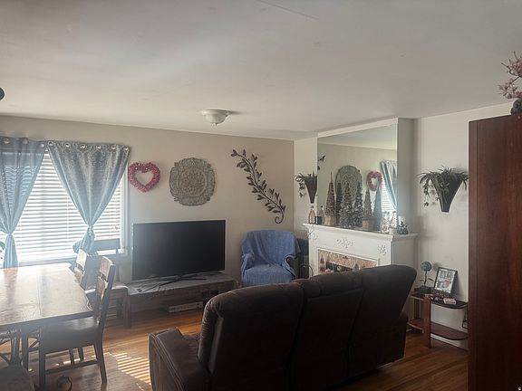 4th image of 276 4th St