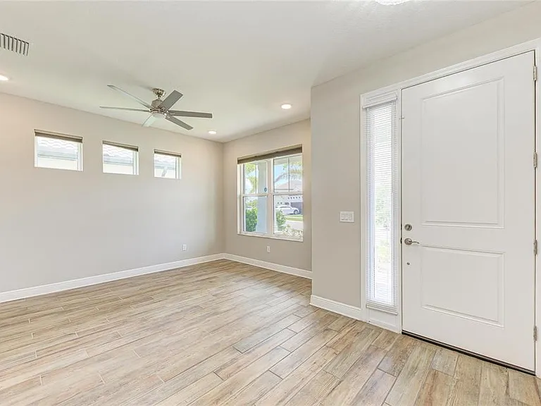 4745 Antrim Dr — Photo 21