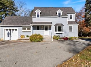 85 Gallows Ln, Quaker Hill, CT 06375