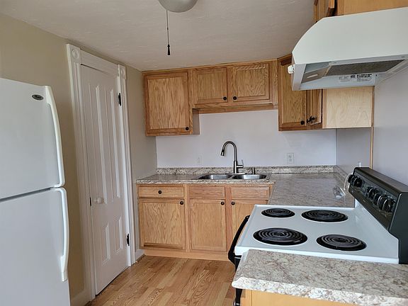3rd image of 106A Emerson Ave