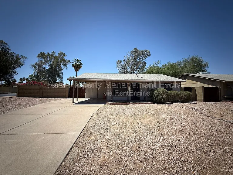 2401 W Fremont Dr — Photo 2