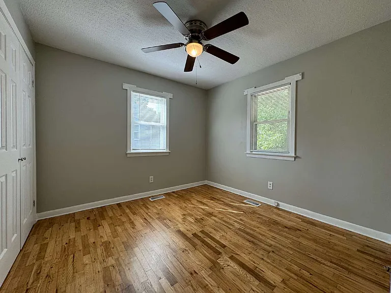 405 Laura Ct — Photo 9