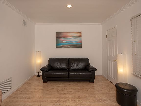 5th image of 7518 Newcastle Ave