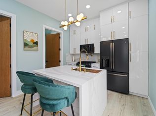 17950 Martha St, Encino, CA 91316
