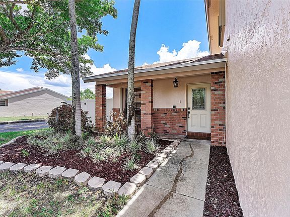 4th image of 1030 Meadowwood Terrace