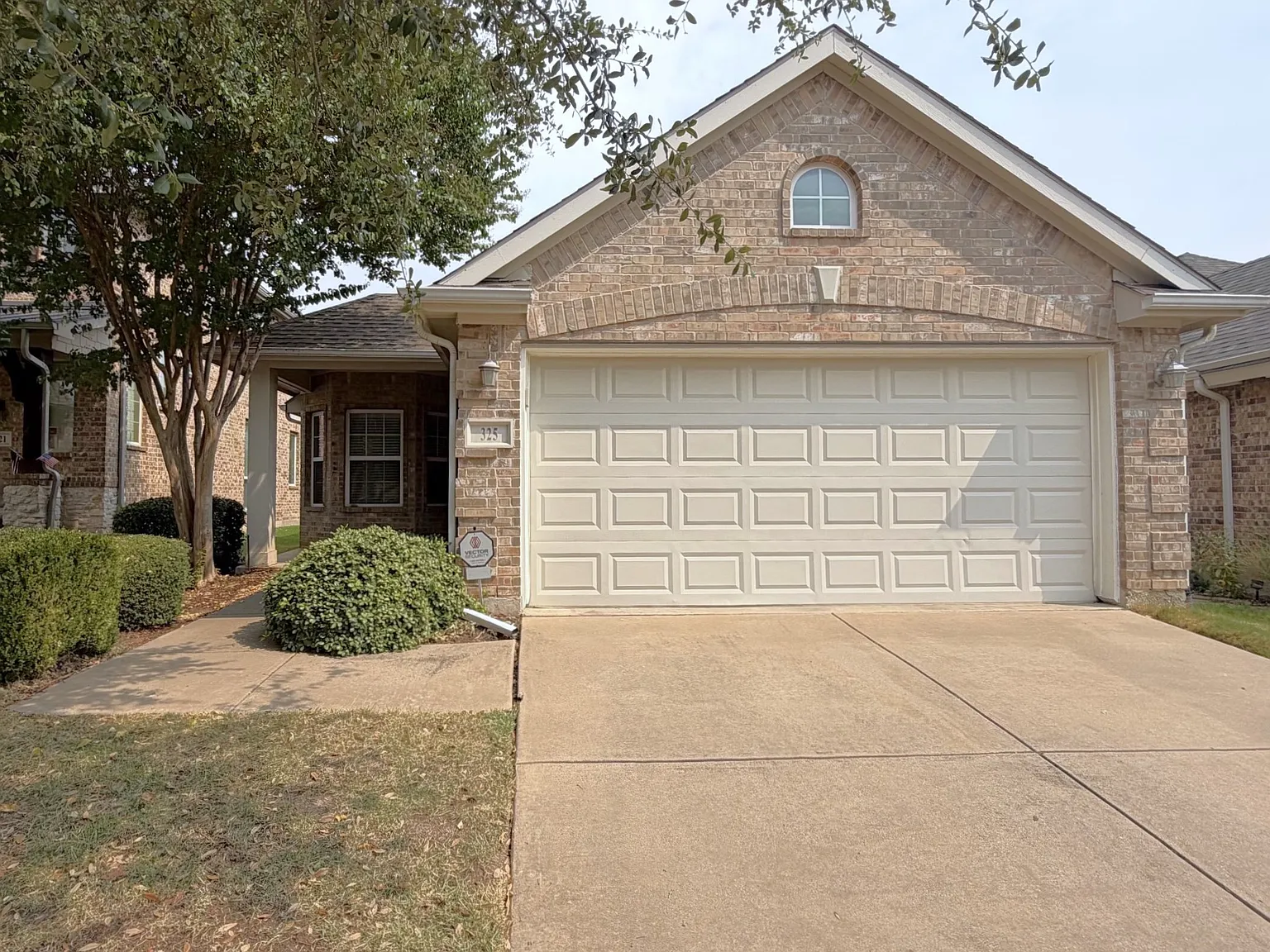 3 bed, 1642 sqft, $2,195 — Photo 2