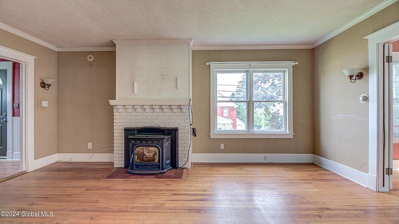 3rd image of 14 Saratoga Avenue
