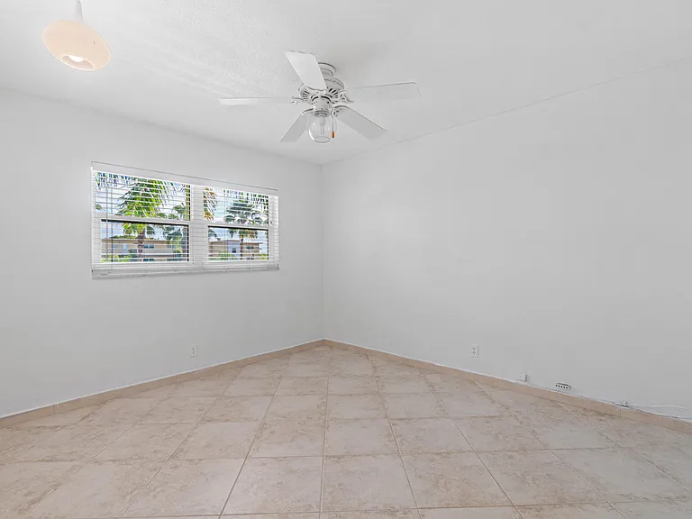 2615 NE 1st Ct #303 — Photo 26