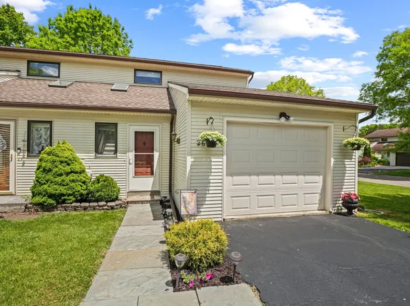 265 Vivian Ln, Vestal, NY 13850