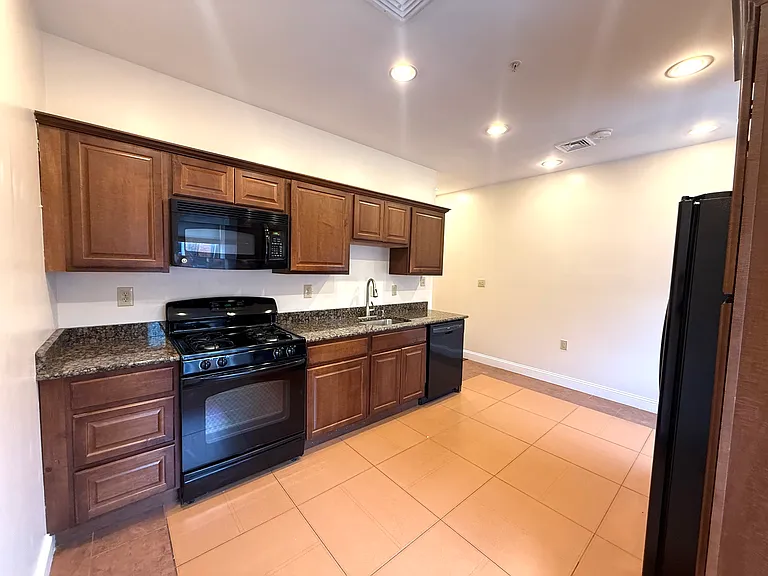 1 E Main St #2 — Photo 17