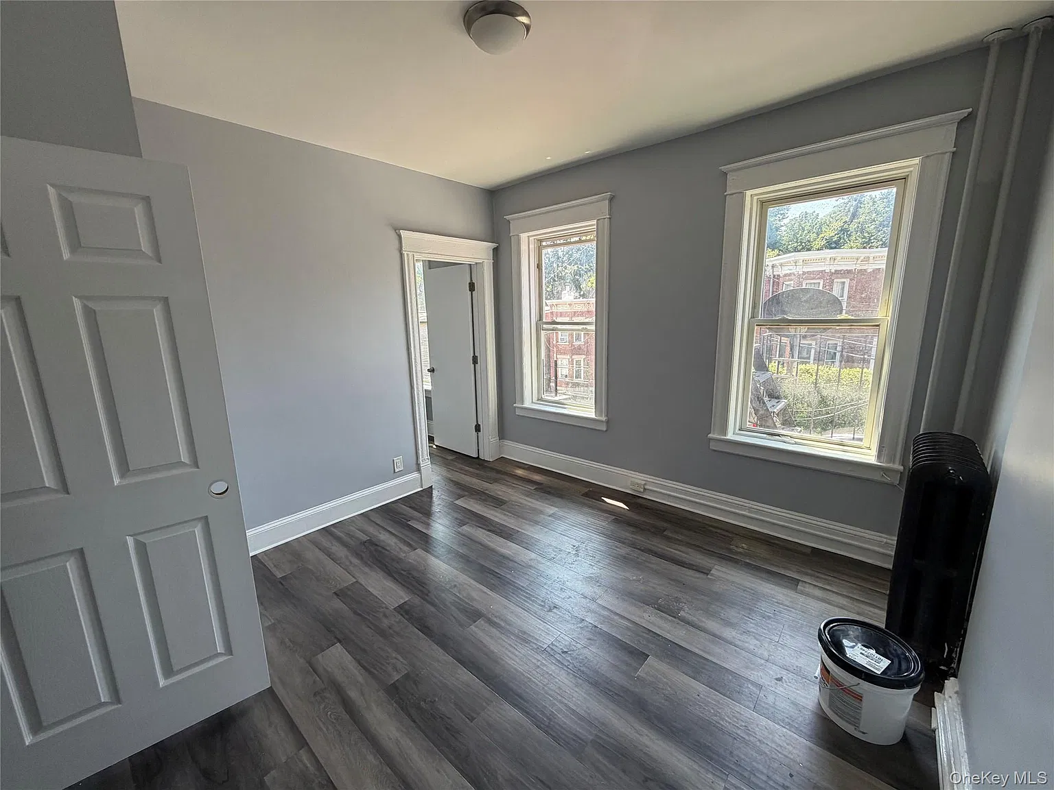 3 bed, 1.0 bath, 1000 sqft, $2,400 — Photo 4