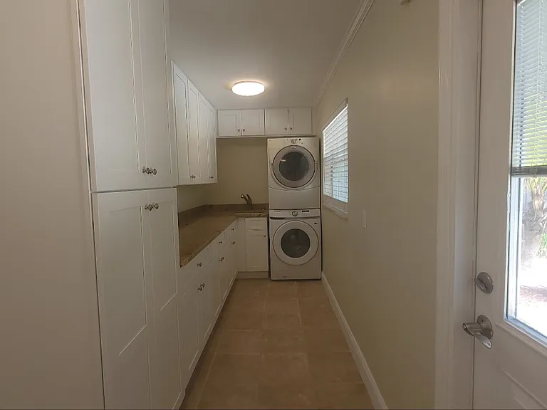 1506 S Trask St — Photo 36