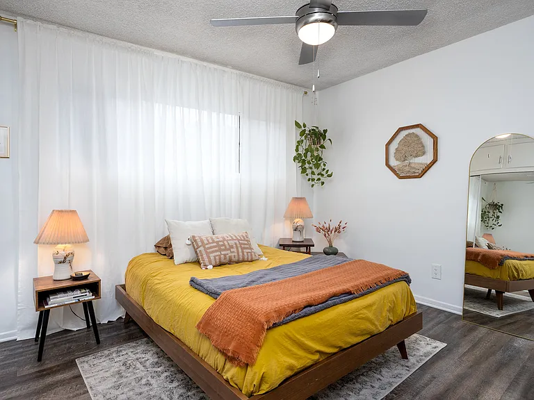 Kingsley Apartments — Photo 11