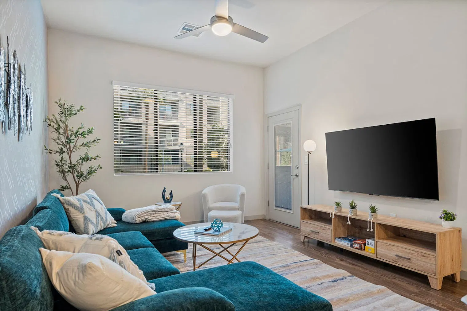 2 bed, 2.0 bath, $4,930 — Photo 2