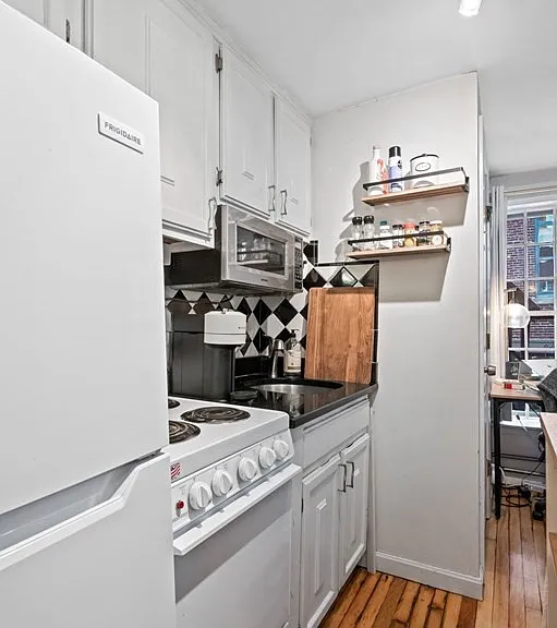 36 Joy Ct #F2 — Photo 3