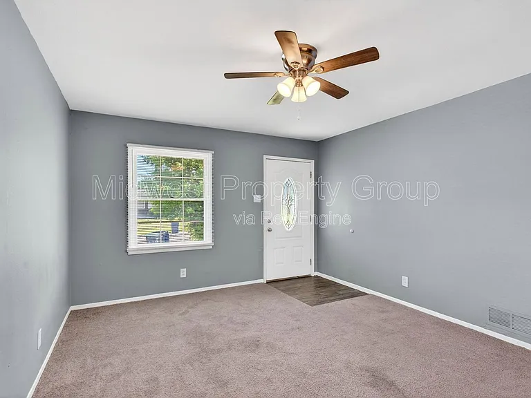 409 Shepley Dr — Photo 2