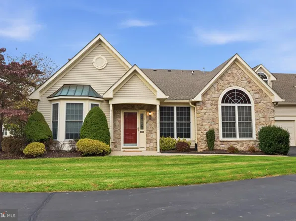 938 Daylily Dr, Langhorne, PA 19047