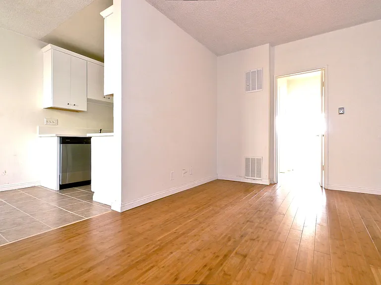 1434 12th St #9 — Photo 4