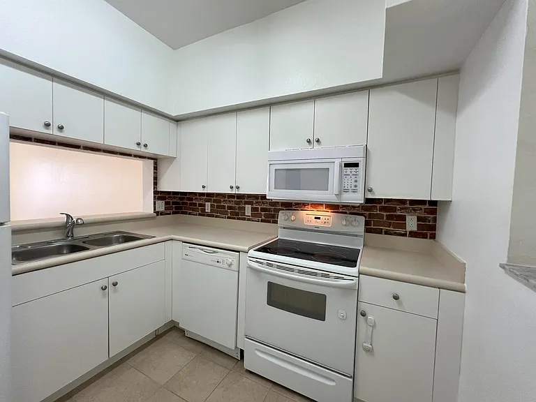 8407 Bernwood Cove Loop #508 — Photo 19