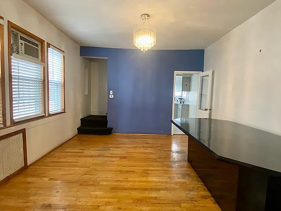 3rd image of 2065 E 18th St