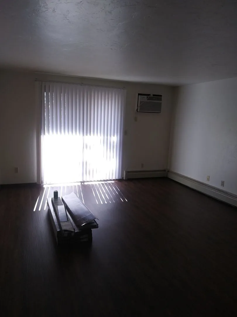 University Apartments — Photo 2