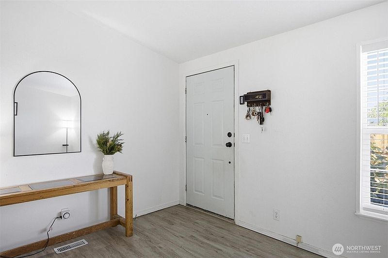5th image of 1827 W Bemis Street