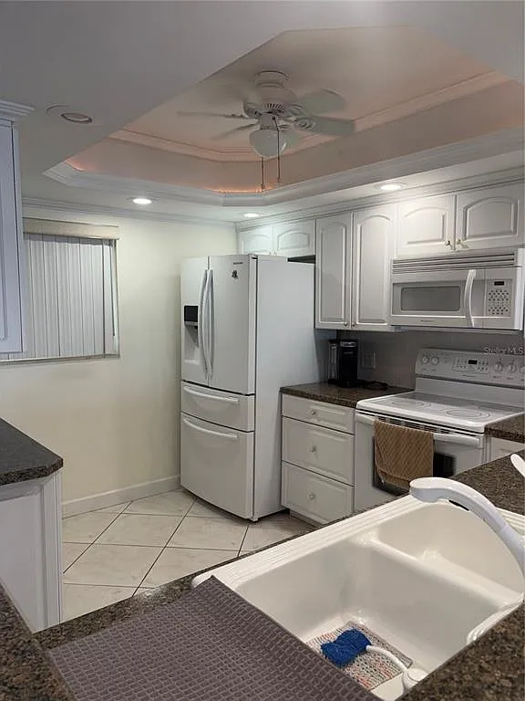 2 bed, 2.0 bath, 1007 sqft, $3,300 — Photo 4