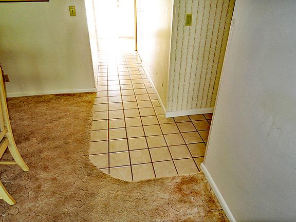 4th image of 1204 S Lakes End Dr APT B