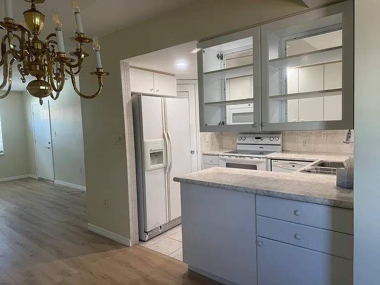 4158 Tamiami Trl — Photo 11