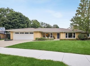 677 Wingate Rd, Glen Ellyn, IL 60137