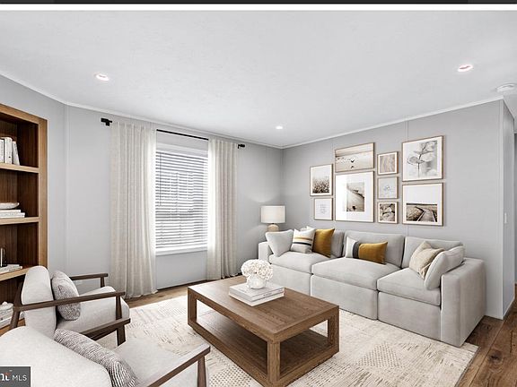 3rd image of 3571 Iris Ave
