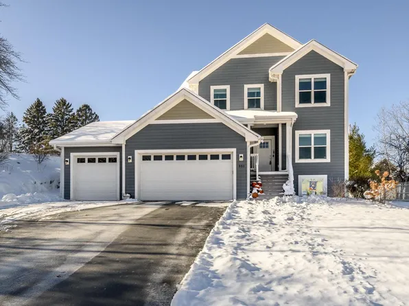 351 Stocks DRIVE, Delafield, WI 53018