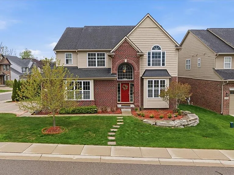 1114 Wales Dr — Photo 1